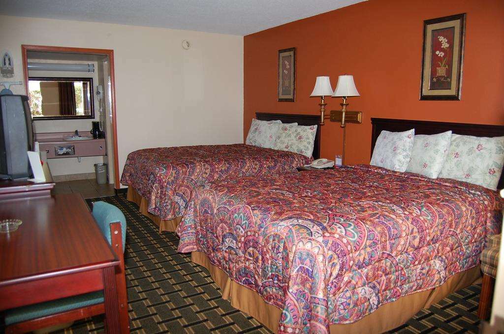 Executive Inn And Suites Springdale Room photo